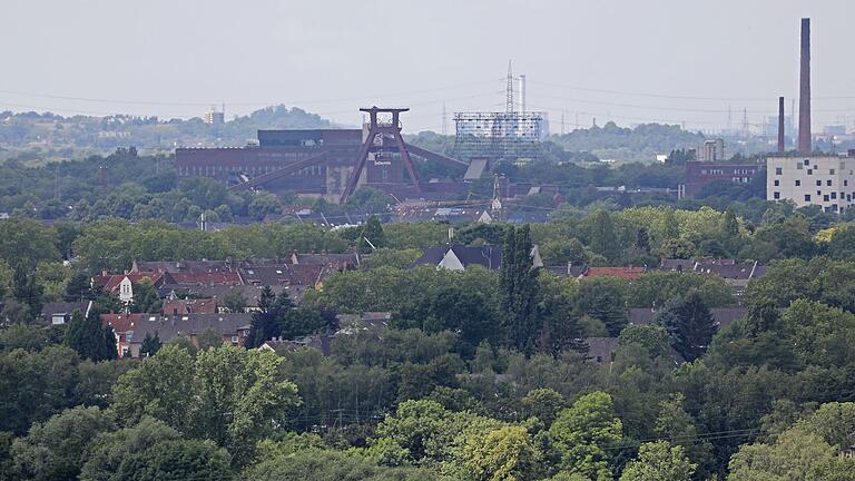 Grünes Ruhrgebiet - Zeche Zollverein       -  Das Ruhrgebiet wirbt mit einem neuen Slogan, der an ein Lied von Herbert Grönemeyer angelehnt ist.