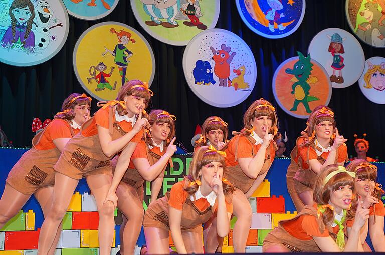 'Mama erzähl doch mal' hieß es beim Showtanz der Stammgarde 'Mama erzähl doch mal' hieß es beim Showtanz der Stammgarde
