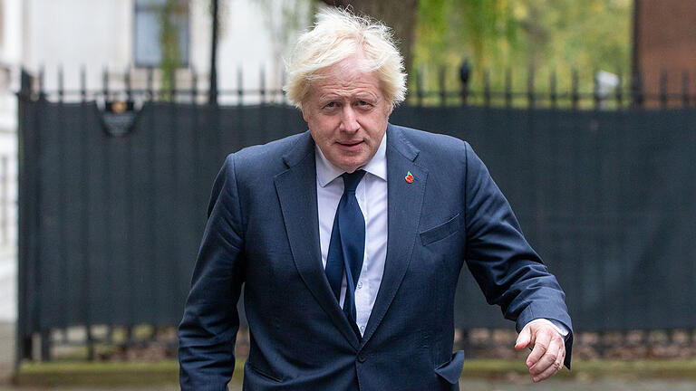 Britischer Ex-Premierminister Johnson am Wahllokal abgewiesen.jpeg       -  Boris Johnson, ehemaliger Premierminister von Großbritannien, wurde wegen fehlendem Ausweis am Wahllokal abgewiesen.