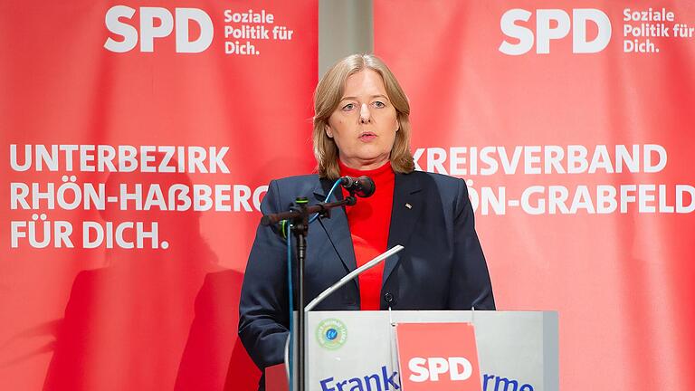 Beim Neujahrsempfang des SPD-Unterbezirks im Kursaal in Bad Königshofen zeigte sich die Bundestagspräsidentin Bärbel Bas trotz aller Probleme optimistisch, was die Zukunft der Demokratie betrifft. Beim Neujahrsempfang des SPD-Unterbezirks im Kursaal in Bad Königshofen zeigte sich die Bundestagspräsidentin Bärbel Bas trotz aller Probleme optimistisch, was die Zukunft der Demokratie betrifft.