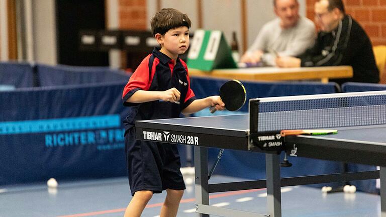 Der neunjährige Willy Haas hat vor wenigen Tagen seine ersten Spiele für eine Herrenmannschaft des TTC Kist absolviert.