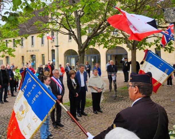 Gemeinsames Gedenken: In Ifs gab es eine Kranzniederlegung, 80 Jahre nach der erbitterten Schlacht um die Normandie. Gemeinsames Gedenken: In Ifs gab es eine Kranzniederlegung, 80 Jahre nach der erbitterten Schlacht um die Normandie.