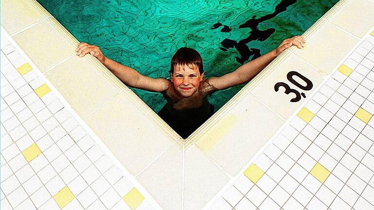 Hallenbad - Wie tief soll das geplante Schwimmbecken an der Wolffskeel-Realschule werden: 1,80 Meter oder mehr als drei Meter? Am Donnerstag muss der Würzburger Stadtrat entscheiden. Hallenbad - Wie tief soll das geplante Schwimmbecken an der Wolffskeel-Realschule werden: 1,80 Meter oder mehr als drei Meter? Am Donnerstag muss der Würzburger Stadtrat entscheiden.
