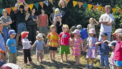 Im Waldkindergarten &bdquo;Baumhaus&ldquo; wurde das zehnjährige Bestehen der Einrichtung gefeiert.