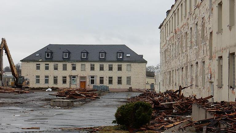 Für den neuen i-Campus der Fachhochschule wird derzeit der östliche Teil der Ledward-Kaserne im Auftrag der Stadt abgerissen. Bauherr des i-Campus ist der Freistaat.