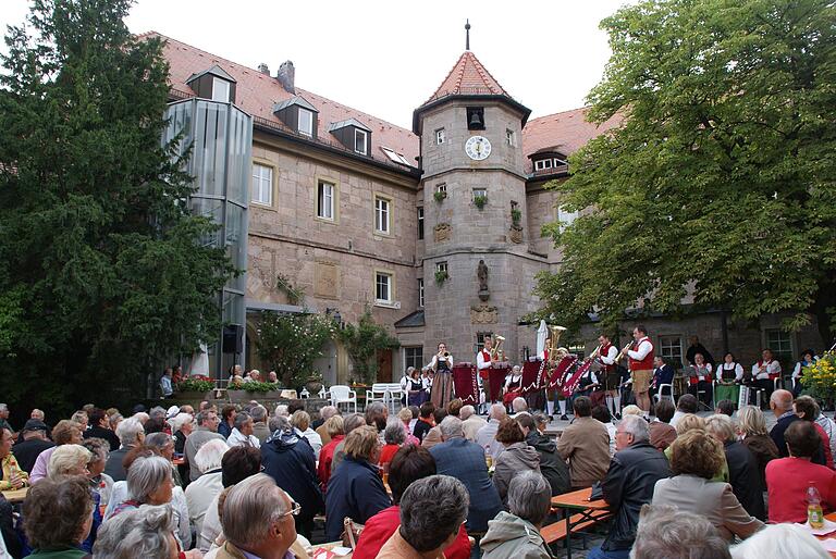 Im romantischen Innenhof von Schloss Schwanberg &nbsp;wird am Sonntag wieder gemeinsam gesungen und musiziert.