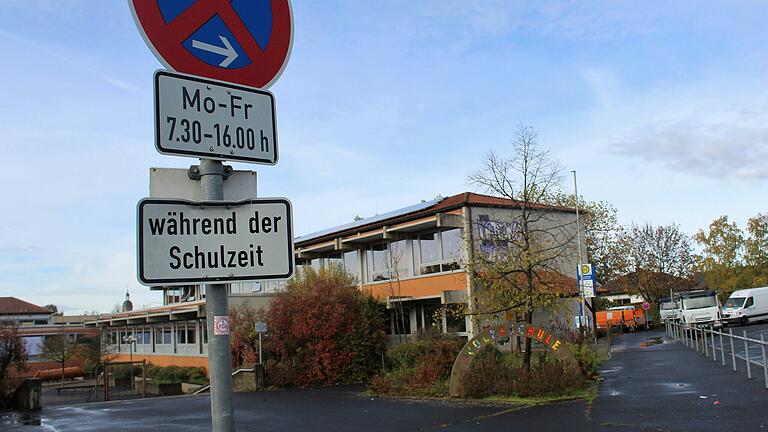 Die Grund- und Mittelschule in Wiesentheid wird gerade saniert.