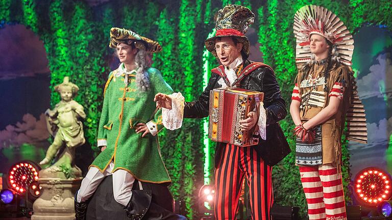 Zum letzten Auftritt brachte er seine ausgefallensten Kostüme noch einmal auf die Bühne: Oti Schmelzer aus dem Steigerwald.&nbsp;