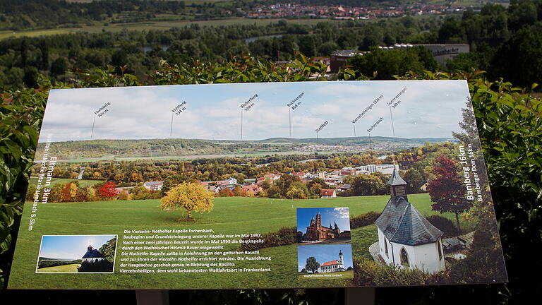 Die Panoramatafel bietet viele Informationen mit Blick auf das Maintal und die Haßberge.