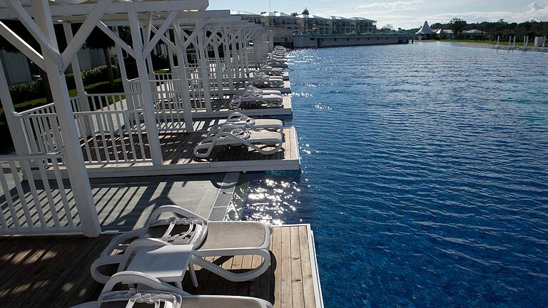 Lieber etwas großzügiger, als im Urlaub jetzt sparsam sein: ein Luxushotel in Belek in der Türkei. Nach zwei Jahren Pandemie, wollen sich Reisende wieder was gönnen. Lieber etwas großzügiger, als im Urlaub jetzt sparsam sein: ein Luxushotel in Belek in der Türkei. Nach zwei Jahren Pandemie, wollen sich Reisende wieder was gönnen.