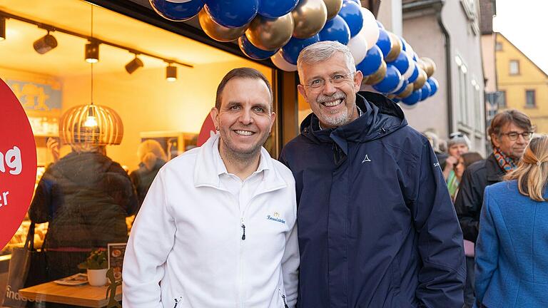 Bürgermeister Bernhard Weidner (rechts) kam zur Eröffnung (rechts: Christian Englert).