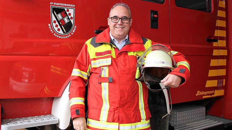 Volker Schmitt: Bürgermeisterkandidat der FCW in Schwarzach und Feuerwehrmann mit Leib und Seele. Deshalb ist sein Lieblingsort in der Gemeinde das Feuerwehrhaus