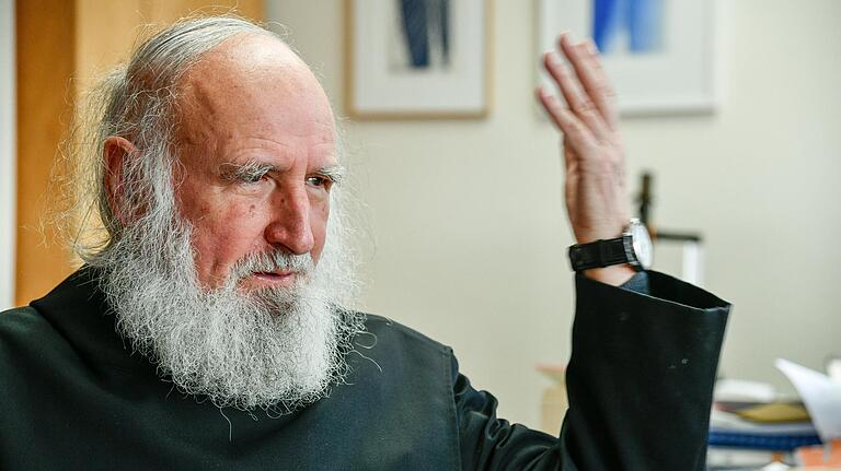 Seinen 75. Geburtstag feiert Anselm Grün im kleineren Kreis, unter anderem mit fünf Geschwistern, Neffen und Nichten. Seinen 75. Geburtstag feiert Anselm Grün im kleineren Kreis, unter anderem mit fünf Geschwistern, Neffen und Nichten. 