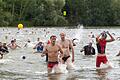 Und auch heuer muss der eine oder andere Kilometer im Wasser zurückgelegt werden. Unser Bild zeigt eine Szene des Erlabrunner Triathlons aus dem Jahr 2012. Archivfoto: Christoph Weiß