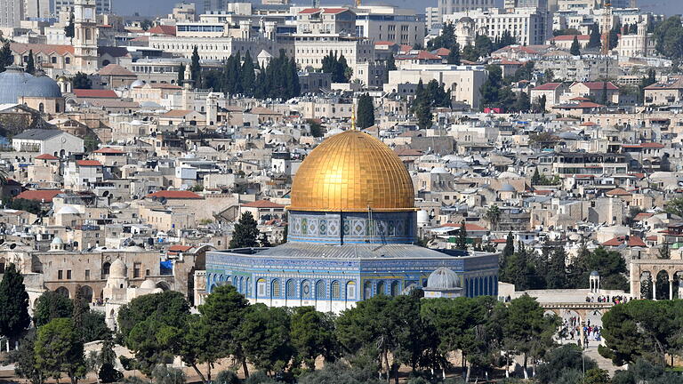 Während einer Delegationsreise darf es auch mal touristisch zugehen. Jerusalem stand auf dem Programm. Der Besuch in der Knesset, dem Parlament, gehörte auch dazu. Das Treffen mit dem bayerischen Wissenschaftsminister Bernd Sibler war nicht geplant.