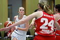 Für Jessica Hanson (mit Ball) war es wohl das letzte Spiel im Trikot der Qool Sharks Würzburg. Gegen die Rotenburger Übermacht konnte sich Hanson mit ihrem Team nicht durchsetzen.