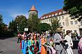 Tanzmädchen der Heimatspielgemeinde trugen bei der Schwedenprozession Blumenkränze.Heike Beudert       -  Tanzmädchen der Heimatspielgemeinde trugen bei der Schwedenprozession Blumenkränze.Heike Beudert