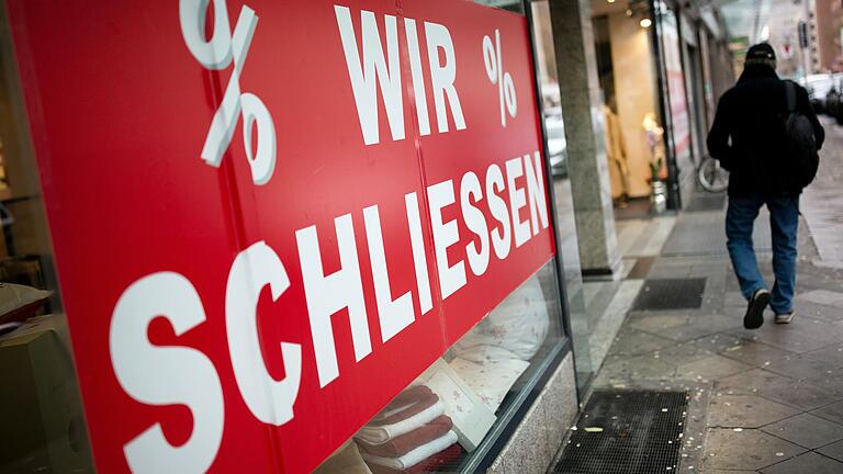 'Wir schließen': Wird man das bald öfters lesen, weil zuvor schon marode Unternehmen mit Corona-Hilfsgeldern künstlich über Wasser gehalten wurden und jetzt schlagartig eingehen? 'Wir schließen': Wird man das bald öfters lesen, weil zuvor schon marode Unternehmen mit Corona-Hilfsgeldern künstlich über Wasser gehalten wurden und jetzt schlagartig eingehen?