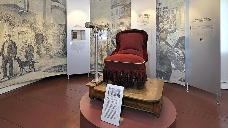 Reichskanzler Otto von Bismarck kam 15 Mal zur Kur nach Bad Kissingen. Auf dieser samtenen Waage ließ er sich öffentlich wiegen. Reichskanzler Otto von Bismarck kam 15 Mal zur Kur nach Bad Kissingen. Auf dieser samtenen Waage ließ er sich öffentlich wiegen.