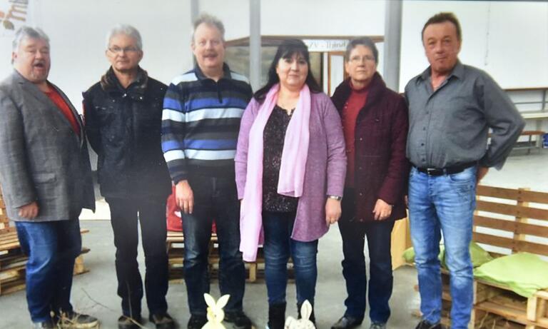 Der neue Vorstand (von links) Vorsitzender Michael Neuhöfer, Kassier Günther Zehrer, Zuchtwart Matthias Schneider, Jugendgruppenleiterin Karin Keller, Schriftführerin Herta Andritschke und stellvertretender Vorsitzender Bernd Schuhmann. Der neue Vorstand (von links) Vorsitzender Michael Neuhöfer, Kassier Günther Zehrer, Zuchtwart Matthias Schneider, Jugendgruppenleiterin Karin Keller, Schriftführerin Herta Andritschke und stellvertretender Vorsitzender Bernd Schuhmann.
