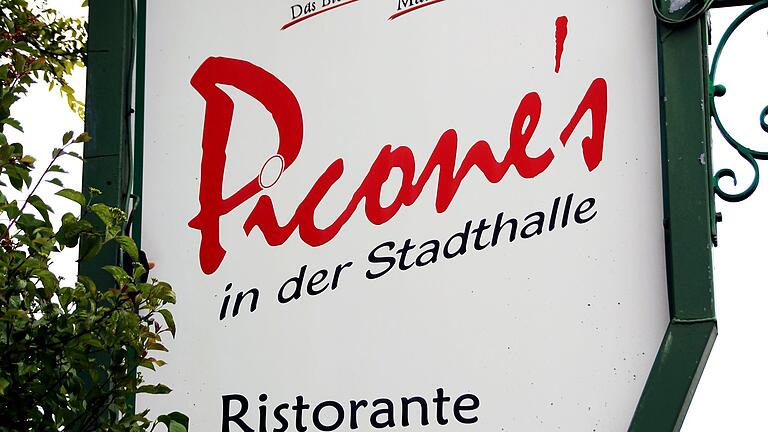 Bald wird es ein Stück Gastronomie-Geschichte in Gerolzhofen sein, das Ristorante 'Picone's' von Giovanni Picone in der Stadthalle. Bald wird es ein Stück Gastronomie-Geschichte in Gerolzhofen sein, das Ristorante 'Picone's' von Giovanni Picone in der Stadthalle.