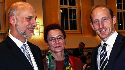 Beim Neujahrsempfang:  OB Kay Blankenburg mit seiner Frau Michaela und Weltklasse-Schwimmer Thomas Lurz (Würzburg).