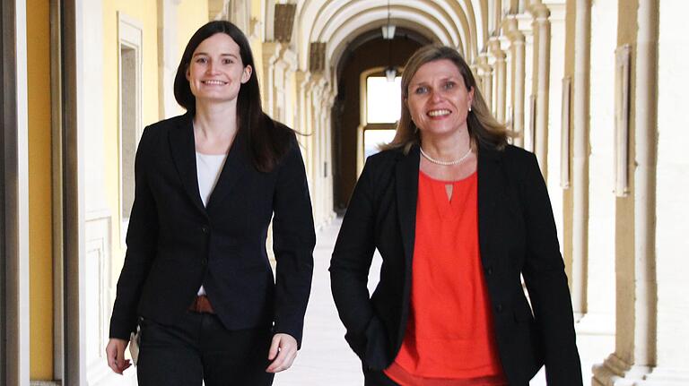 Rebecca Einwag (links) und Almut Hädicke sind die beiden neuen Geschäftsbereichsleiterinnen der Stiftung Juliusspital Rebecca Einwag (links) und Almut Hädicke sind die beiden neuen Geschäftsbereichsleiterinnen der Stiftung Juliusspital