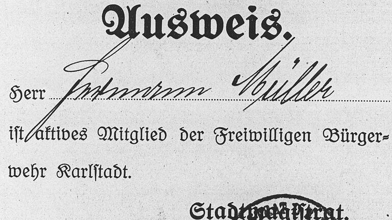 Mit diesem Ausweis, ausgestellt von der Stadt Karlstadt, legitimierte sich ein Mitglied der Bürgerwehr in Karlstadt. Mit diesem Ausweis, ausgestellt von der Stadt Karlstadt, legitimierte sich ein Mitglied der Bürgerwehr in Karlstadt.