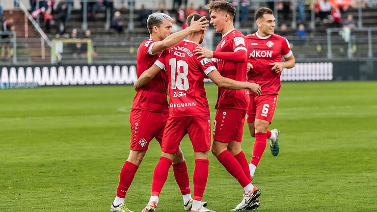 Können die Würzburger Kickers gegen den TSV Buchbach einen Auswärtssieg bejubeln? Können die Würzburger Kickers gegen den TSV Buchbach einen Auswärtssieg bejubeln?