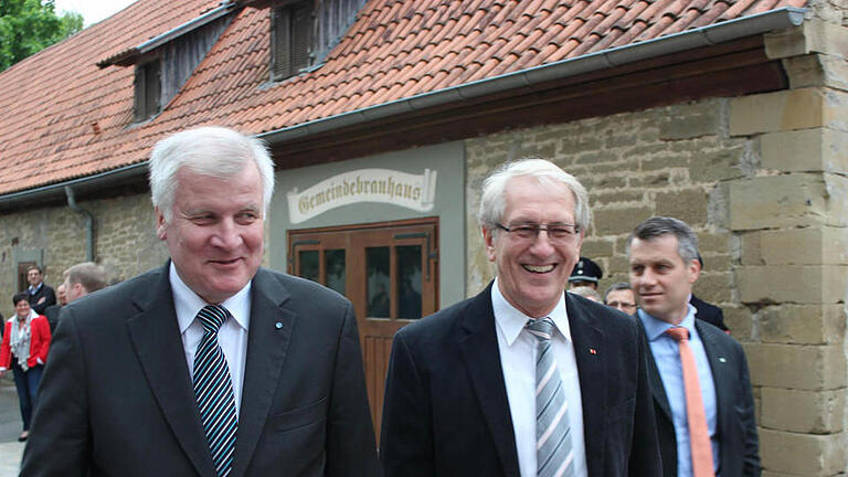Ministerpräsident Horst Seehofer mit Anton Bauernschubert Foto: Archiv/Philipp Bauernschubert - Ministerpräsident Horst Seehofer mit Anton Bauernschubert Foto: Archiv/Philipp Bauernschubert Ministerpräsident Horst Seehofer mit Anton Bauernschubert Foto: Archiv/Philipp Bauernschubert - Ministerpräsident Horst Seehofer mit Anton Bauernschubert Foto: Archiv/Philipp Bauernschubert