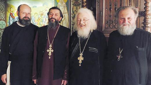 Ehrentag: 70. Geburtstag feierte der Pfarrer der orthodoxen Kirche Bischofsheim, Fjodor Hölldobler, (Zweiter von rechts) mit einem Gottesdienst. Es gratulierten die Mitzelebranten Pater Puis (links), Kaplan Joann Schtetz (zweiter von links) und Diakon Alexander Schäfer.Foto: Eckert Ehrentag: 70. Geburtstag feierte der Pfarrer der orthodoxen Kirche Bischofsheim, Fjodor Hölldobler, (Zweiter von rechts) mit einem Gottesdienst. Es gratulierten die Mitzelebranten Pater Puis (links), Kaplan Joann Schtetz (zweiter von links) und Diakon Alexander Schäfer.Foto: Eckert
