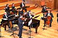 Musiker der Staatsbad Philharmonie brachten gemeinsam mit der Sängerin Anja Gutgesell einige musikalische Episoden aus dem Leben Marlene Dietrichs auf die Bühne. Foto: Arthur Stollberger       -  Musiker der Staatsbad Philharmonie brachten gemeinsam mit der Sängerin Anja Gutgesell einige musikalische Episoden aus dem Leben Marlene Dietrichs auf die Bühne. Foto: Arthur Stollberger