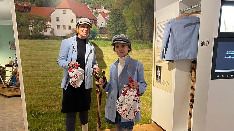 Im Museum Herrenmühle in Hammelburg (Lkr. Bad Kissingen) kann man sich als Müllergeselle verkleiden und so tun, als sei man auf Wanderschaft. Im Museum Herrenmühle in Hammelburg (Lkr. Bad Kissingen) kann man sich als Müllergeselle verkleiden und so tun, als sei man auf Wanderschaft. 