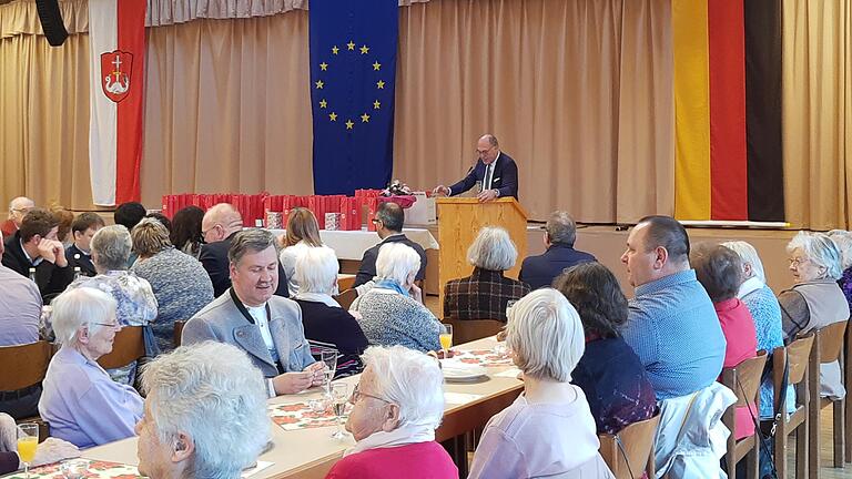 Waldemar Brohm begrüßte die Besucherinnen und Besucher des Neujahrsempfangs.