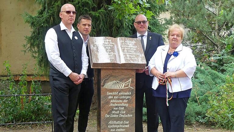 Bedächtige Stimmung bei der Einweihung der Gendenkstätte zur Ansiedelung. Bedächtige Stimmung bei der Einweihung der Gendenkstätte zur Ansiedelung.