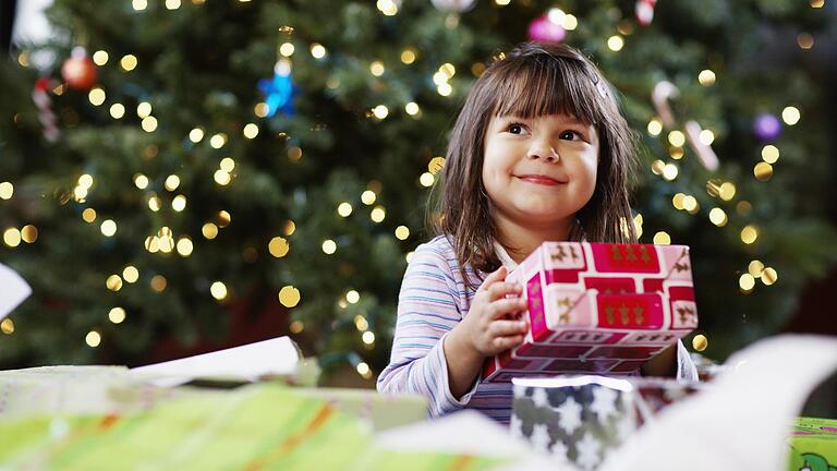 Weihnachtszeit ist auch Geschenkezeit. Eltern stellt das jedoch häufig vor große Herausforderungen. Denn gut gemeint ist noch lange nicht gut gemacht. Ein Experte gibt Tipps zum richtigen Beschenken.