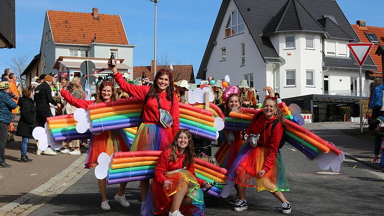 Bunte Regenbogen. - Bunte Regenbogen. Bunte Regenbogen. - Bunte Regenbogen.