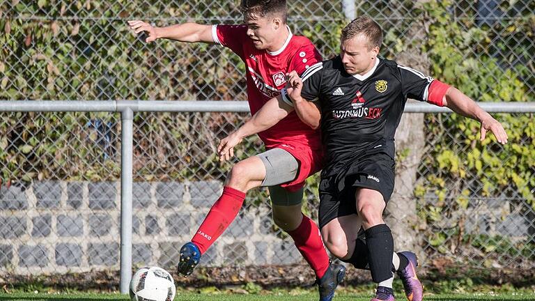 Beherzter Zweikampf zwischen Kickers-Akteur Moritz Ludwig (links) und Rottenbauers Christian Tutschku. Mehr Bilder vom Stadtderby finden Sie im Internet unter mainpost.de/sport. Beherzter Zweikampf zwischen Kickers-Akteur Moritz Ludwig (links) und Rottenbauers Christian Tutschku. Mehr Bilder vom Stadtderby finden Sie im Internet unter mainpost.de/sport.