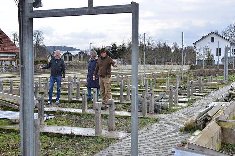 Jürgen Klein, Anna Steger und Karl-Heinz Kübert auf dem ehemaligen Gärtnereigelände