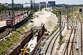 Viel ist nicht zu sehen vom zweiten Münchner S-Bahn-Tunnel. Doch weil die Kosten explodieren, gerät Ministerpräsident Söder unter Druck – und ÖPNV-Projekte in Unterfranken stehen in Frage.
