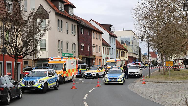 Knapp 80 Einsatzkräfte verschiedener Blaulichtorganisationen waren am Dienstagvormittag in Marktheidenfeld im&nbsp; Einsatz. Die Luitpoldstraße war mehrere Stunden gesperrt.&nbsp;