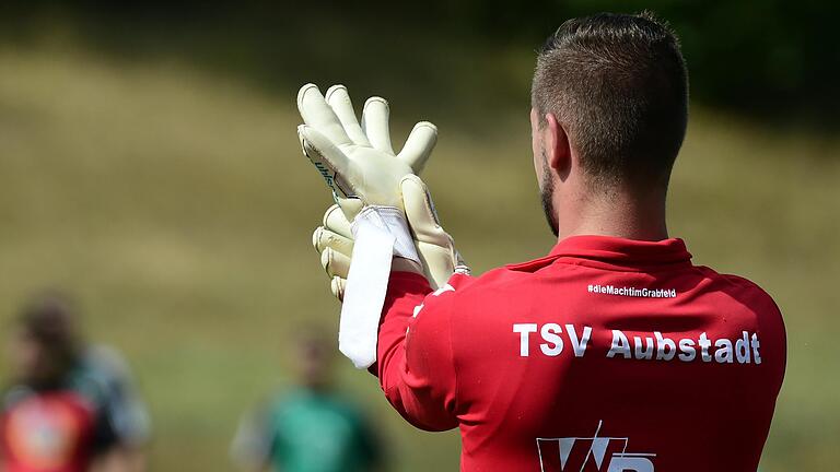 Am Montag geht es los: Fußball-Regionalligist TSV Aubstadt (Symbolbild) nimmt das Training wieder auf.