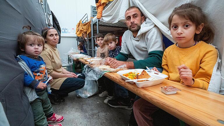 Es sind Bilder wie diese, die in Erinnerung bleiben: Eine Reportage lieferte 2023 exklusive Einblicke in das Leben der Menschen im Ankerzentrum in Geldersheim. Es sind Bilder wie diese, die in Erinnerung bleiben: Eine Reportage lieferte 2023 exklusive Einblicke in das Leben der Menschen im Ankerzentrum in Geldersheim.