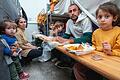 Es sind Bilder wie diese, die in Erinnerung bleiben: Eine Reportage lieferte 2023 exklusive Einblicke in das Leben der Menschen im Ankerzentrum in Geldersheim.