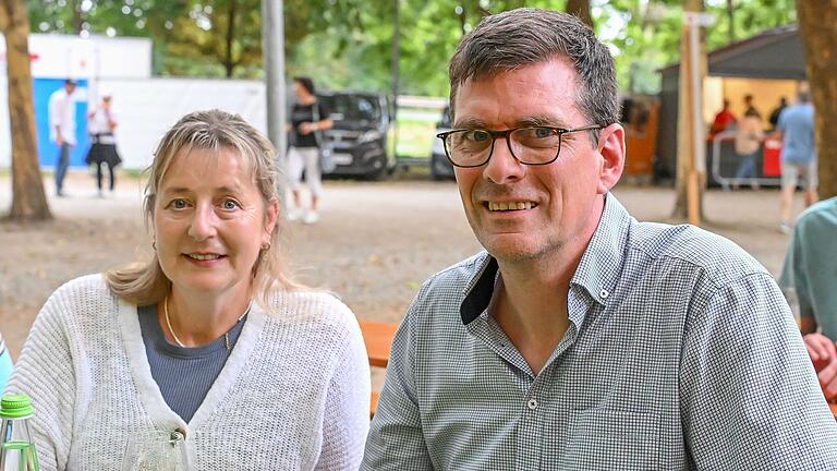 Birgit und Ingrid Nolte sind Fans von politischem Kabarett und gespannt auf das Soloprogramm von Matthias Walz. Birgit und Ingrid Nolte sind Fans von politischem Kabarett und gespannt auf das Soloprogramm von Matthias Walz. 
