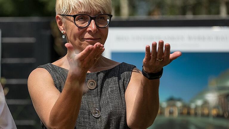 LGS-Chefin Claudia Knoll: „Die Bettenkapazitäten fehlen“ - Will noch nicht von Defizit reden, rechnet aber am Ende mit einem Viertel weniger Besuchern als erwartet: LGS-Geschäftsführerin Claudia Knoll LGS-Chefin Claudia Knoll: „Die Bettenkapazitäten fehlen“ - Will noch nicht von Defizit reden, rechnet aber am Ende mit einem Viertel weniger Besuchern als erwartet: LGS-Geschäftsführerin Claudia Knoll