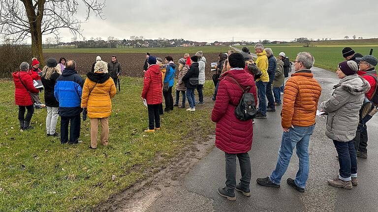Trotz regnerischen Wetters kamen zum ersten Gospelwalk im Frühjahr in Reckertshausen zahlreiche Teilnehmer.