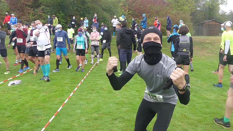 Enthusiasmus ist alles: Über 500 Läufer trotzten bei Oberschwarzach dem Wetter und der Krise - so wie Gerolzhofens Bürgermeister und Halbmarathon-Veteran Thorsten Wozniak.