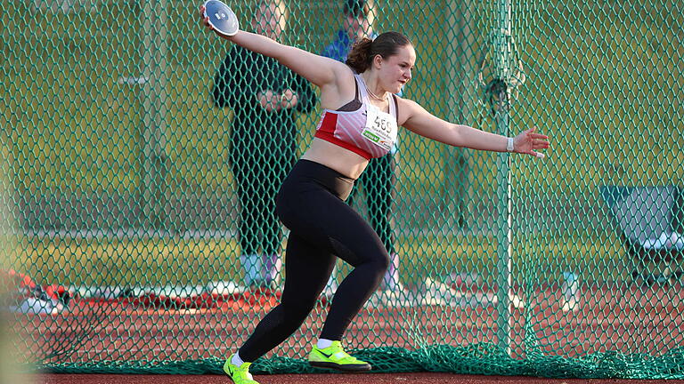 Marie-Kristin Kunz - Marie-Kristin Kunz vom TSV Münnerstadt eroberte im Diskuswurf der U18 den dritten Rang bei der Bayerischen Meisterschaft. Marie-Kristin Kunz - Marie-Kristin Kunz vom TSV Münnerstadt eroberte im Diskuswurf der U18 den dritten Rang bei der Bayerischen Meisterschaft.