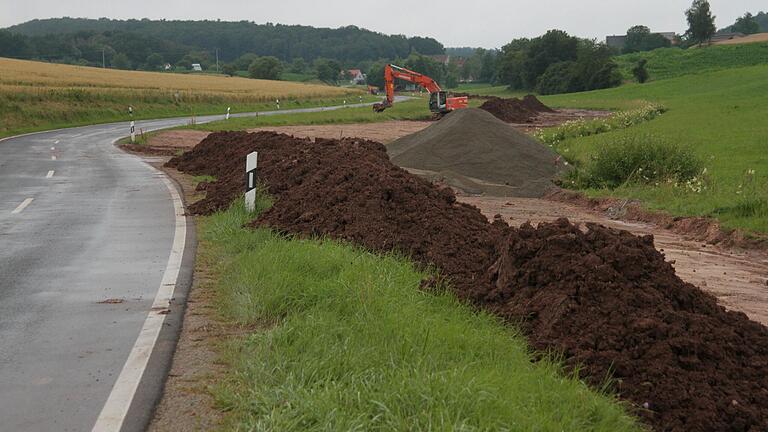 Zügig schreiten nun die Bauarbeiten voran, mit denen der Gemeindeteil Pettstadt an das Leitungsnetz von Kirchlauter und die Kläranlage angeschlossen werden.